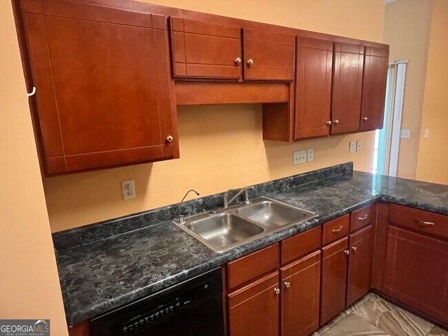 Building Photo - 107 Camellia Ct