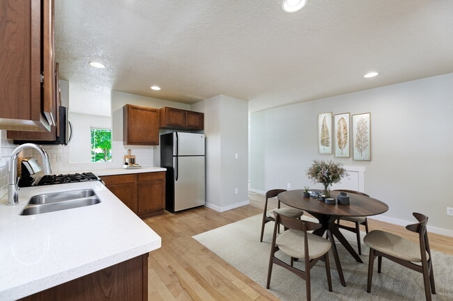 Building Photo - Each Bedroom has Private Full Bath