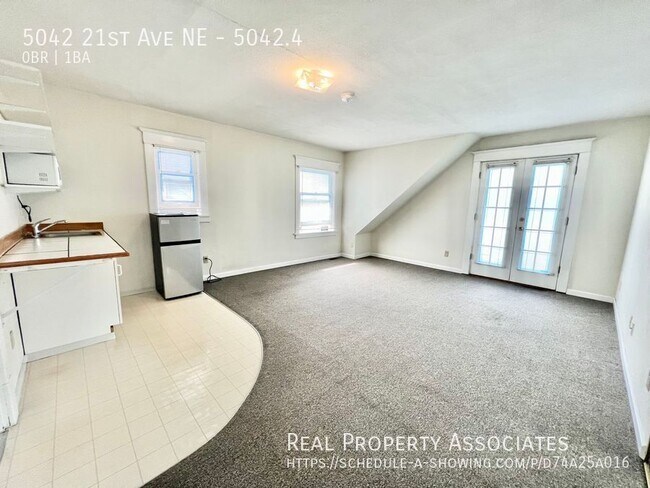 Building Photo - 5042 21st Ave NE