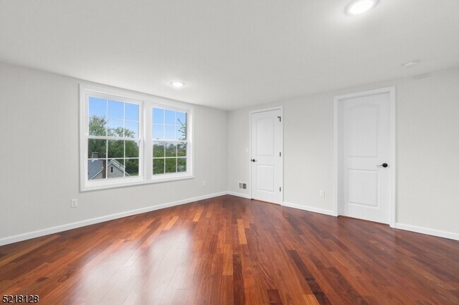 Building Photo - 173 Oakwood Pl