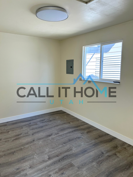 Bedroom - 1496 W Parkway Ave