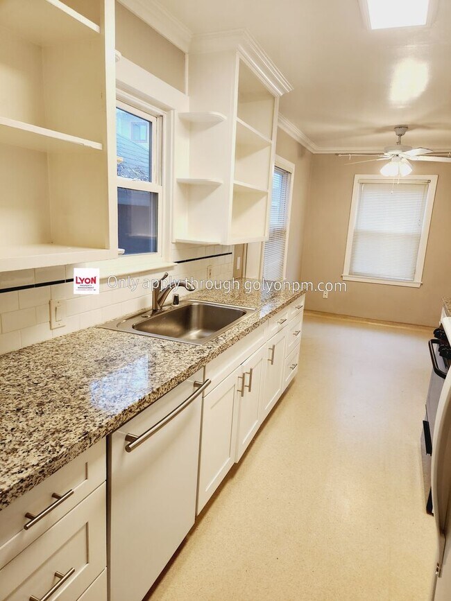 Building Photo - 936-940sa