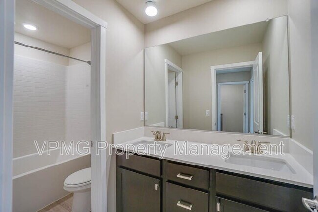 Building Photo - 7104 NE 155th Pl