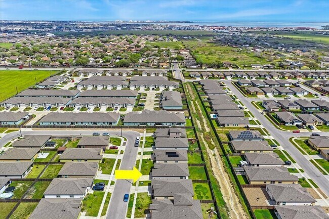 Building Photo - 2214 Cuarzo Dr