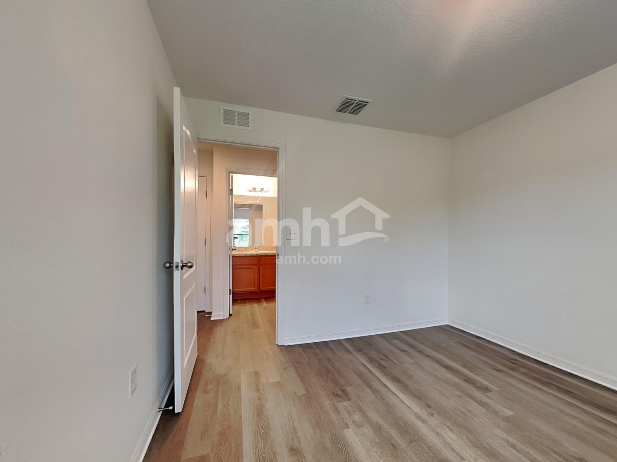 Building Photo - 919 Wynnmere Walk Ave