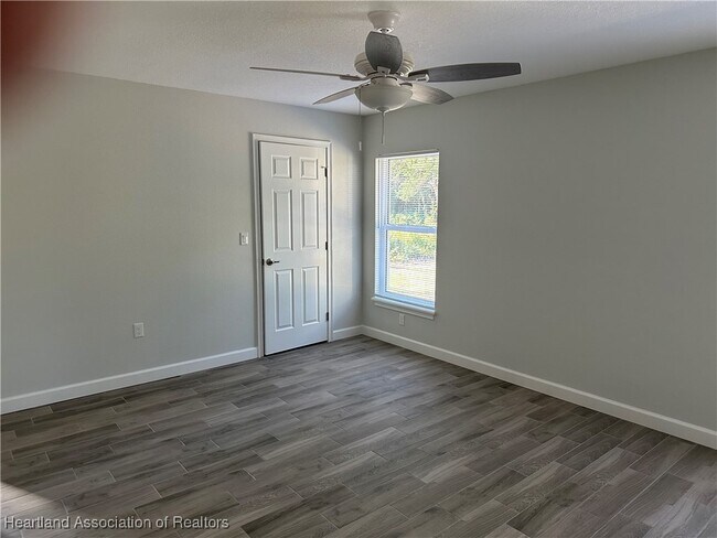 Building Photo - 4605 Whiting Dr