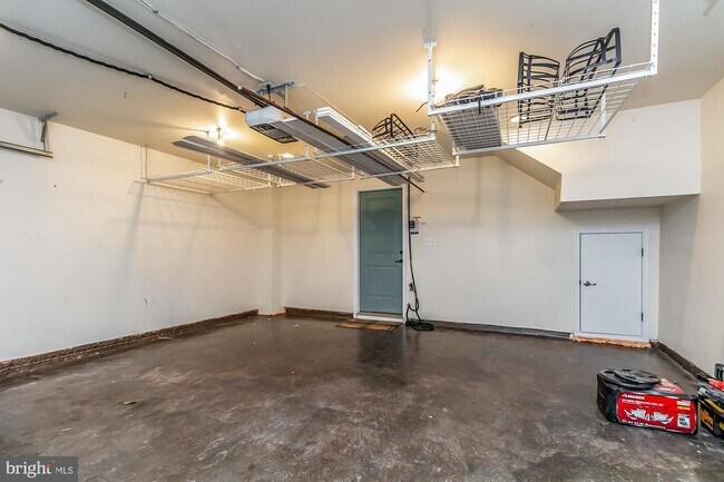 Building Photo - 812 Oldham St