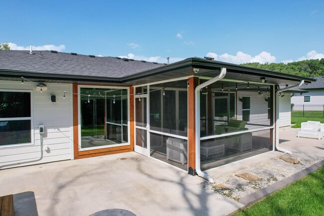 Building Photo - 609 Black Wolf Lp