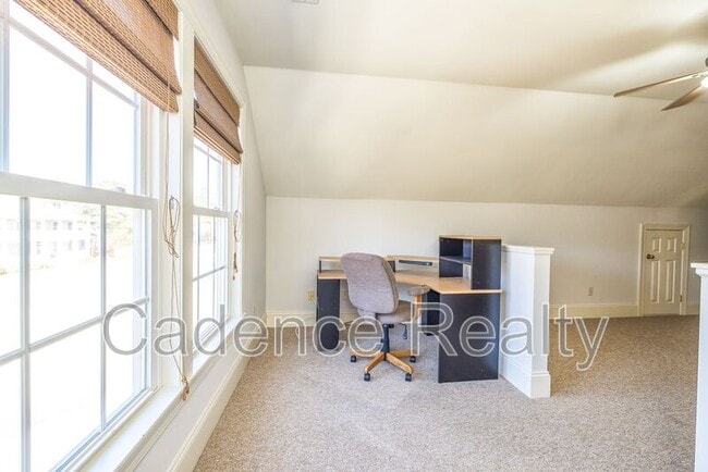 Building Photo - 205 N Sea Lily Ct