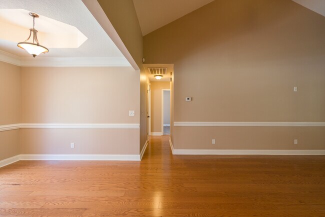 Building Photo - 633 Wilkinson Rd