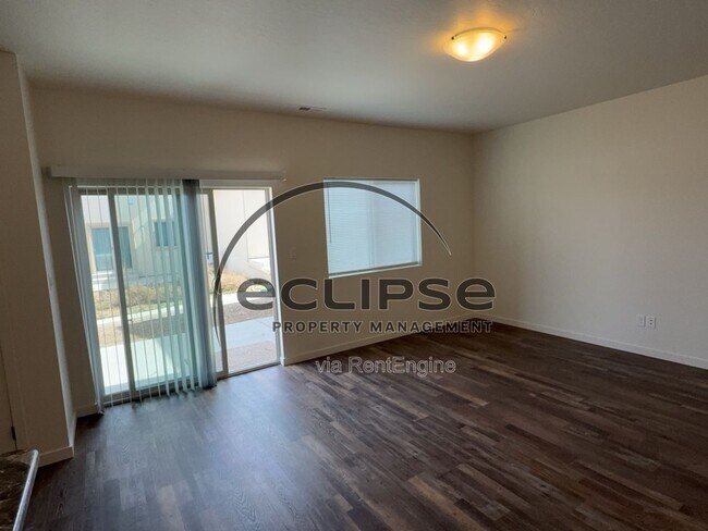 Building Photo - 250 Sasha St