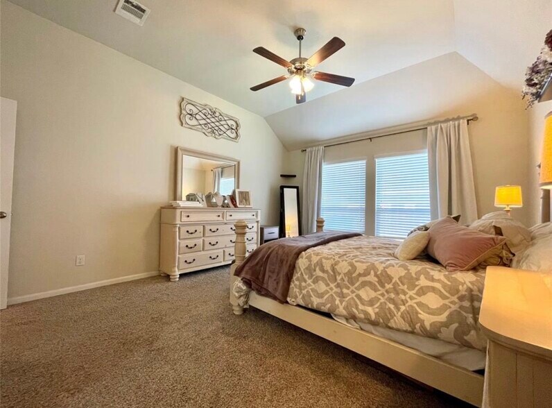 Building Photo - 122 Green Haven Dr