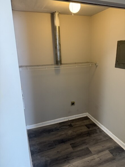 Laundry - 487 S Main St