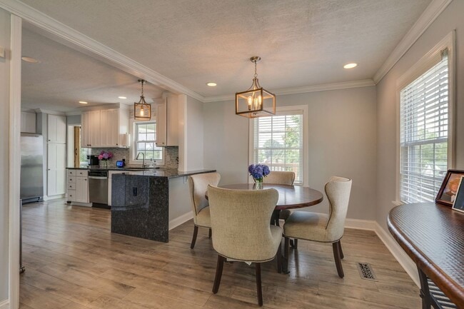 Building Photo - 4 Bedroom / 4 Bath Home for Rent! Kingspor...