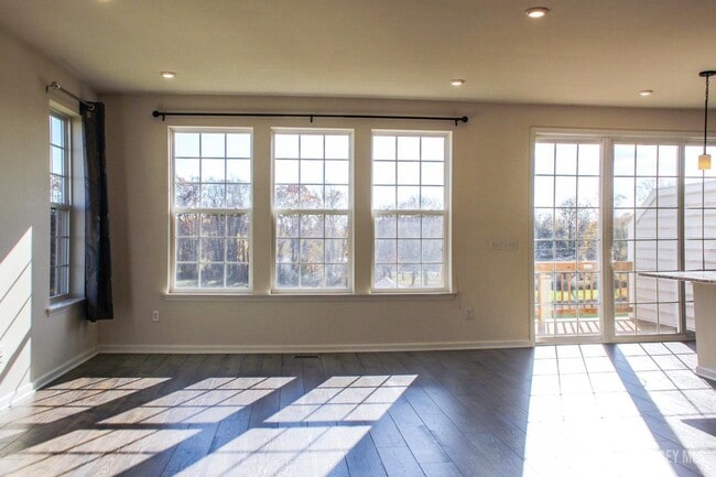 Building Photo - 601 Charleston Dr