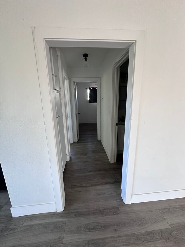Building Photo - Upstairs Apartment