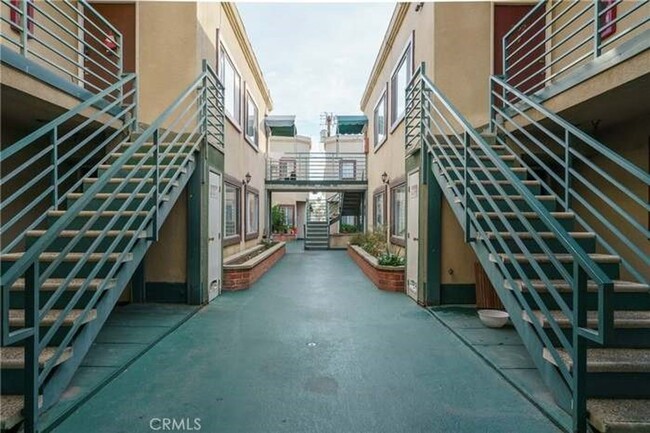 Building Photo - Exceptional 2 Br 2 Ba Condominium in Gated...