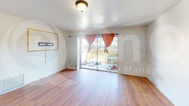 Building Photo - 812 S Langley Ave
