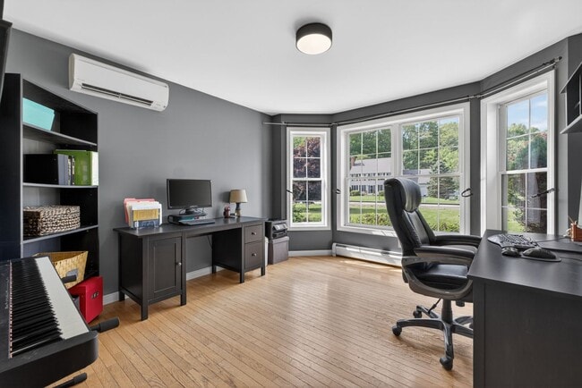Building Photo - Spacious Stratham Home | Semi-In Ground Pool | Finished Basement | AVAILABLE AUGUST 1st