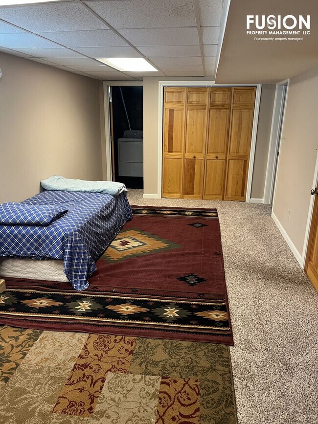 Building Photo - Fully Furnished Rental w/Steam Room & Sauna!