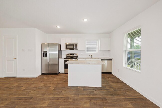 Building Photo - 16722 N Marie Vlg Dr