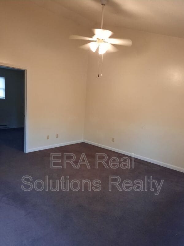 Building Photo - 245 Sycamore St