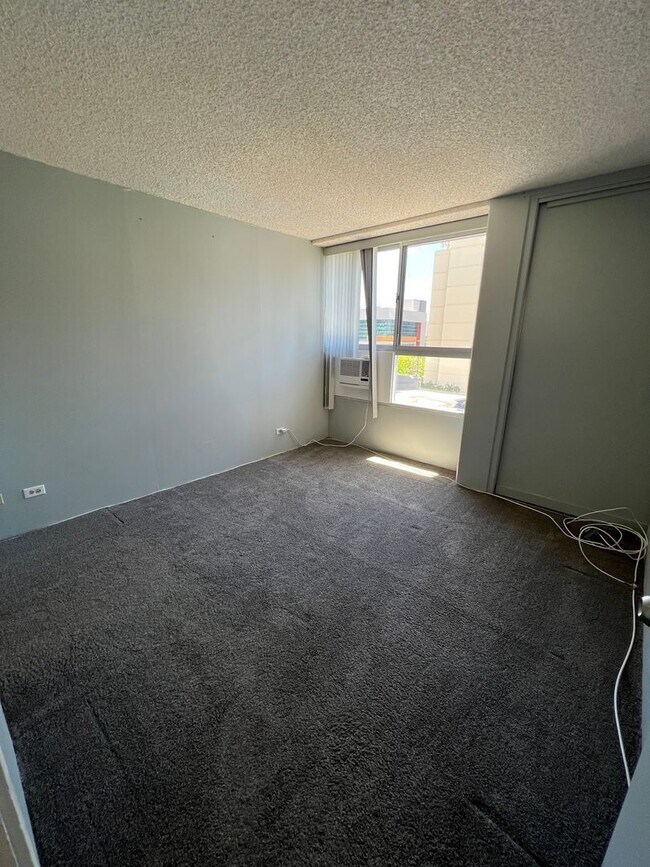 Building Photo - A/C. Two Parking Stalls. Swimming Pool. Pet Friendly. (RRLLC)