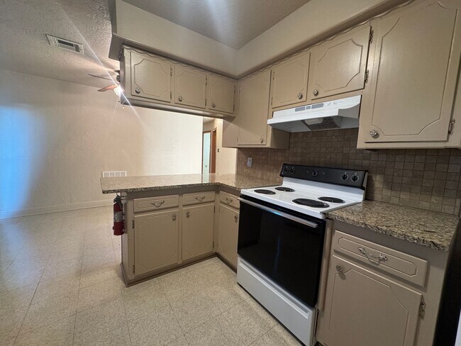 Building Photo - 3011 NE Cimarron Trail