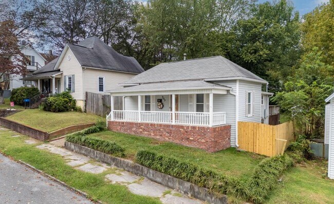 Building Photo - 703 W 2nd Ave