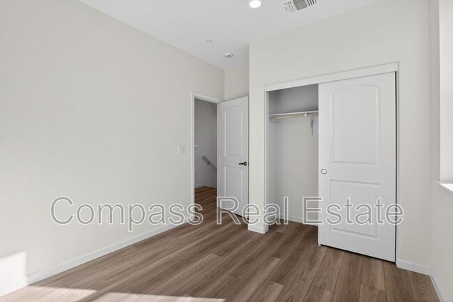 Building Photo - 3814 Norbridge Ave