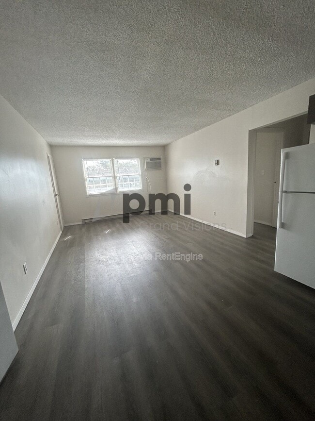 Building Photo - 24 W Buchanan Ave