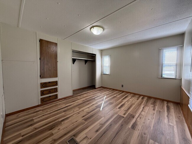 Building Photo - 2 Bedroom 1 Bath Mobile Home in Greeneville, TN