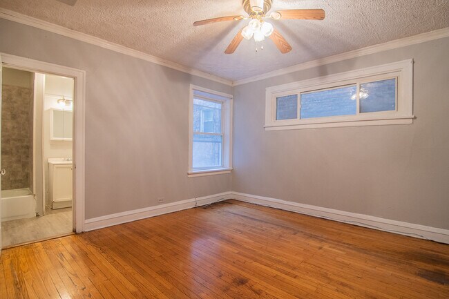 Building Photo - 7839 S Kingston Ave