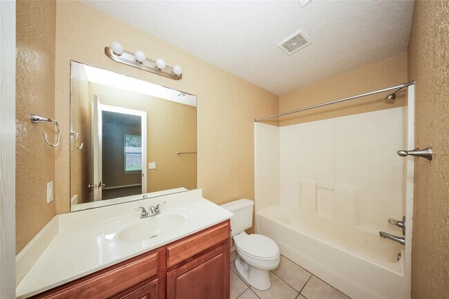 Building Photo - 2524 Waterleaf Dr