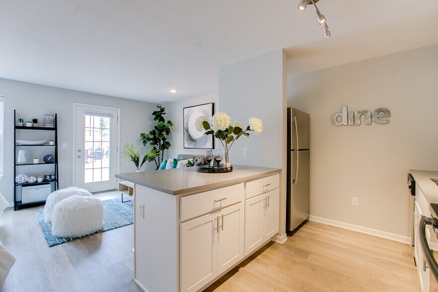 Loring Park 1300 Yale Pl Minneapolis MN 55403 Apartment Finder