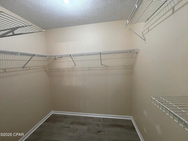 Building Photo - 140 Treasure Palm Dr