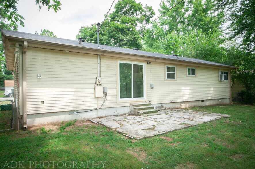 Building Photo - 113 E Bertha St