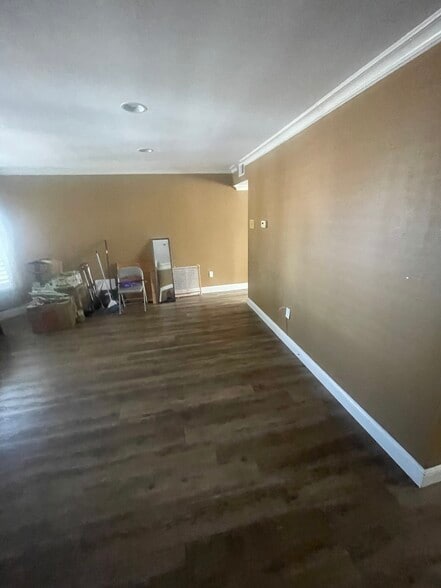 Building Photo - 515 W Gardena Blvd