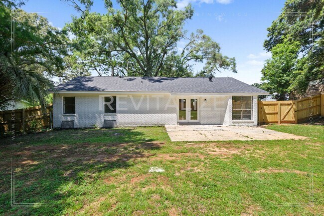 Building Photo - Cozy Home –  FULLY UPDATED