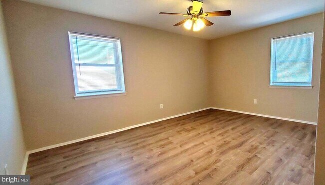 Building Photo - 311 W 4th St