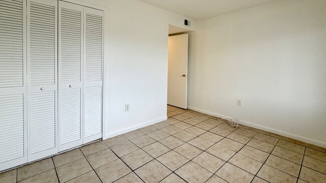 Building Photo - 101-107 Cory Ln
