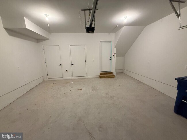 Building Photo - 33 Lower Service Ct NW