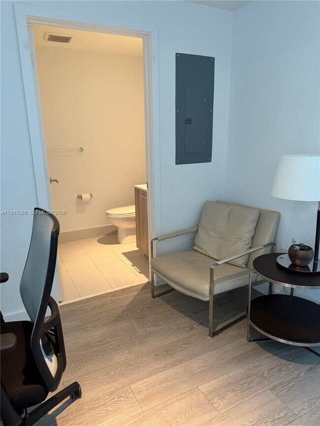 Building Photo - 501 NE 31st St