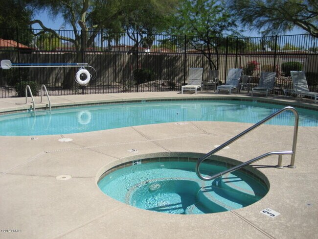 Building Photo - 537 S Delaware Dr