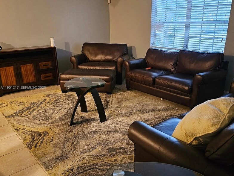 Building Photo - 1100 Salzedo St