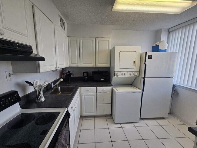 Building Photo - 111 S 16th Ave