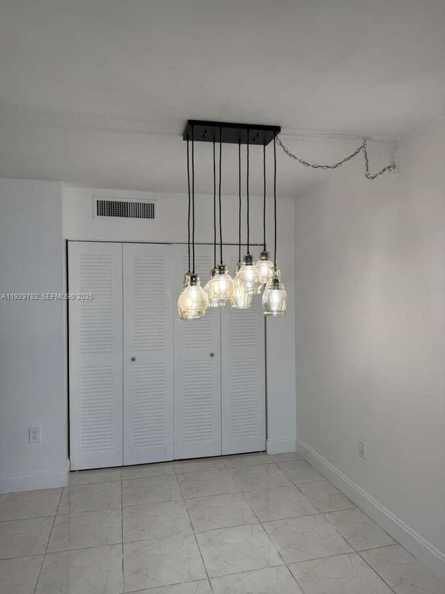 Building Photo - 3701 N Country Club Dr