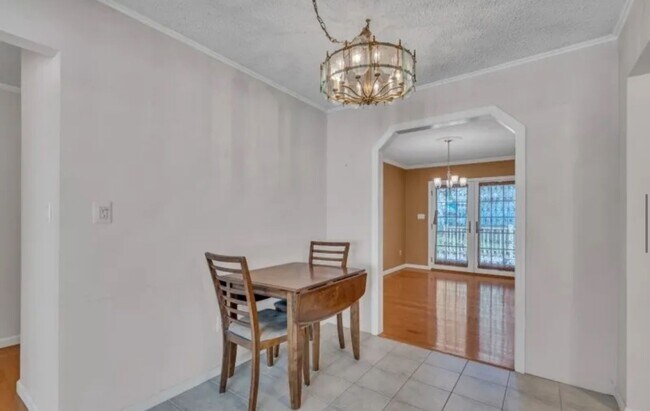 Building Photo - 1308 Sunnyfield Dr