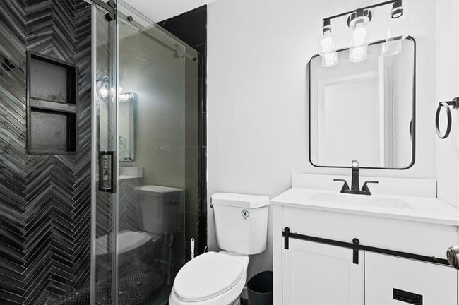 Building Photo - 344 City View Dr