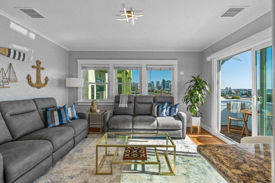 Building Photo - 2452 Union St